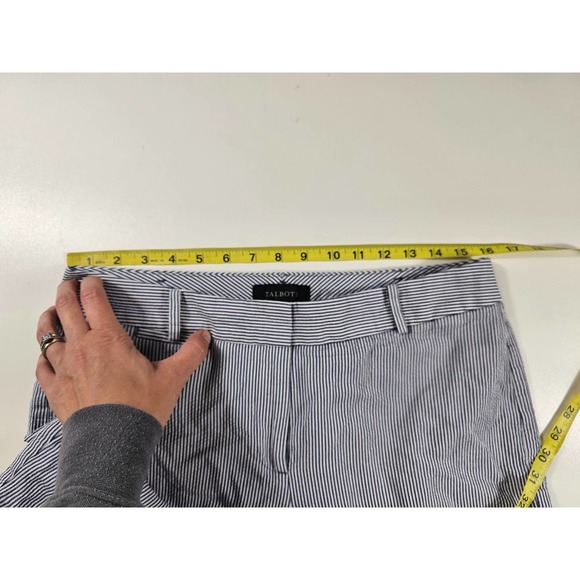 Talbots seersucker navy striped capris size 10 curvy cut EUC ^ - Picture 5 of 6